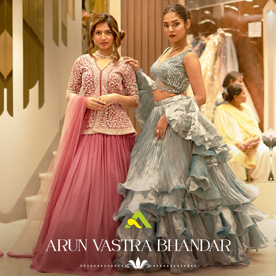 arun_ltd's tweet photo. ARUN VASTRA BHANDAR💕📷 

*INDOOR SHOOT*  

#arunvastrabhandar #classylehengas #instagram #lehengas #wednesday #Chandnichowk #Delhi #instareels #fashion #indianwear #india #westernstyle #instastyle #instagood #fashioninsta #fashionshoot #fashiomodel #models #followformore https://t.co/BhQMr1QQKy