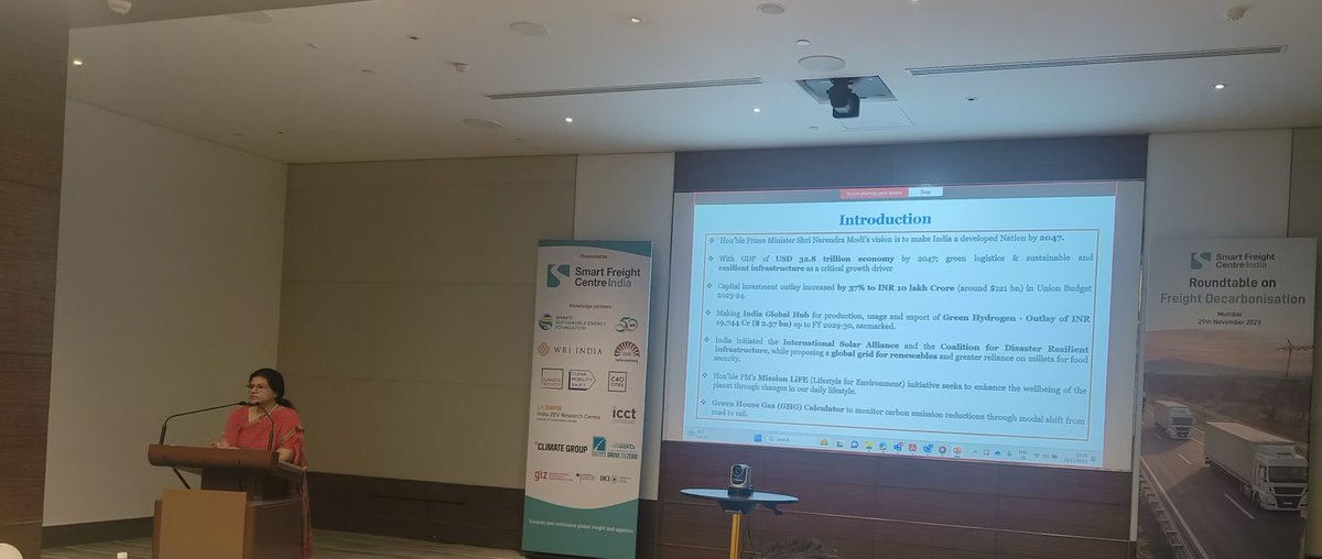 Logistics_MoCI's tweet photo. Today, Spl. Secy.
(Logistics) @SumitaDawra while delivering a keynote at the 2nd Smart Freight Centre roundtable, Jio World Centre #Mumbai, highlighted the Freight decarbonization initiatives being undertaken by the GoI. #freightdecarbonisation #cleanenergy #greenlogistics https://t.co/mJffJRhK82