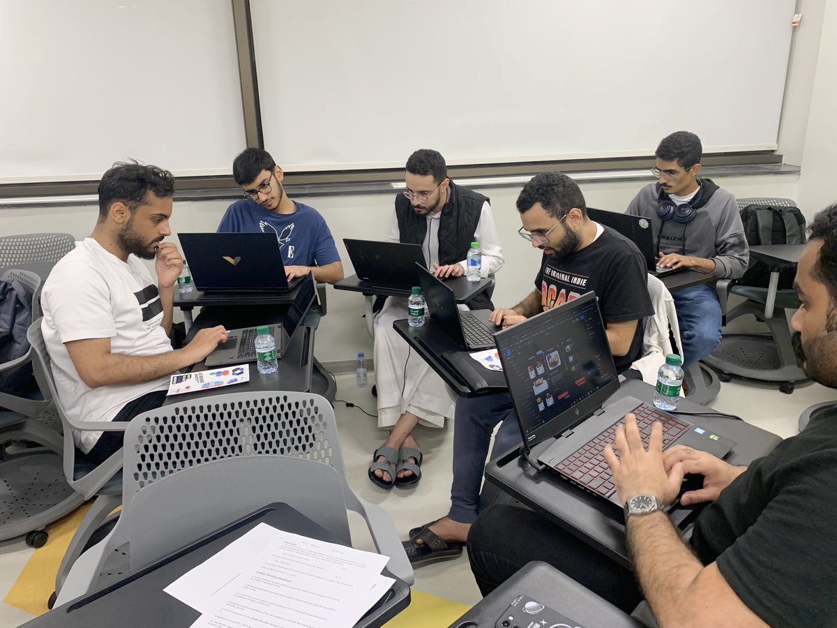 KFUPM_CC's tweet photo. بالأمس اختتمنا ورشة تصميم UI/UX🤩

تعلمنا في البداية كيف ممكن نحول التصميم من low-fidelity الى high-fidelity وبعدها اخذنا بعض النقاط المهمة،وقسمنا الحضور الى فريقين كل فريق يشتغلون على مشروعهم الخاص 🔥

كل الشكر لـ@Owll75 على تقديم الورشة 💙

نلقاكم قريبًا 🙏🏻💙
#KFUPM
#KFUPM_CC https://t.co/YnqTytfhSq