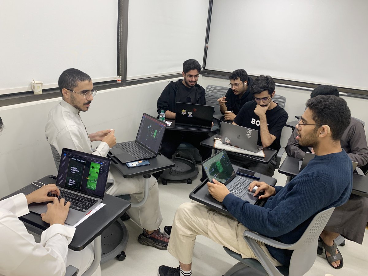 KFUPM_CC's tweet photo. بالأمس اختتمنا ورشة تصميم UI/UX🤩

تعلمنا في البداية كيف ممكن نحول التصميم من low-fidelity الى high-fidelity وبعدها اخذنا بعض النقاط المهمة،وقسمنا الحضور الى فريقين كل فريق يشتغلون على مشروعهم الخاص 🔥

كل الشكر لـ@Owll75 على تقديم الورشة 💙

نلقاكم قريبًا 🙏🏻💙
#KFUPM
#KFUPM_CC https://t.co/YnqTytfhSq
