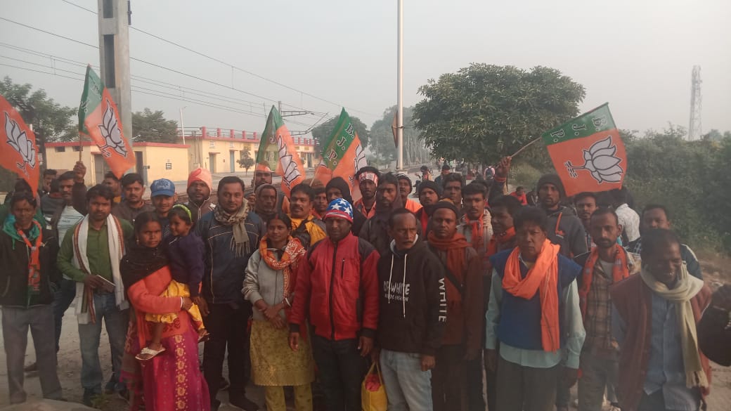BJP4Bengal's tweet photo. কেন্দ্রীয় স্বরাষ্ট্রমন্ত্রী শ্রী @AmitShah  জীর নেতৃত্বে পশ্চিম বঙ্গের মানুষের অধিকার আদায়ের এই লড়াইয়ে সাক্ষী হতে, তৃণমূলের অত্যাচারের বিরুদ্ধে রুখে দাঁড়াতে জনতার ঢল নামছে কলকাতার রাজপথে!  #ShahErSongeSomabesh https://t.co/i81DLlqudu
