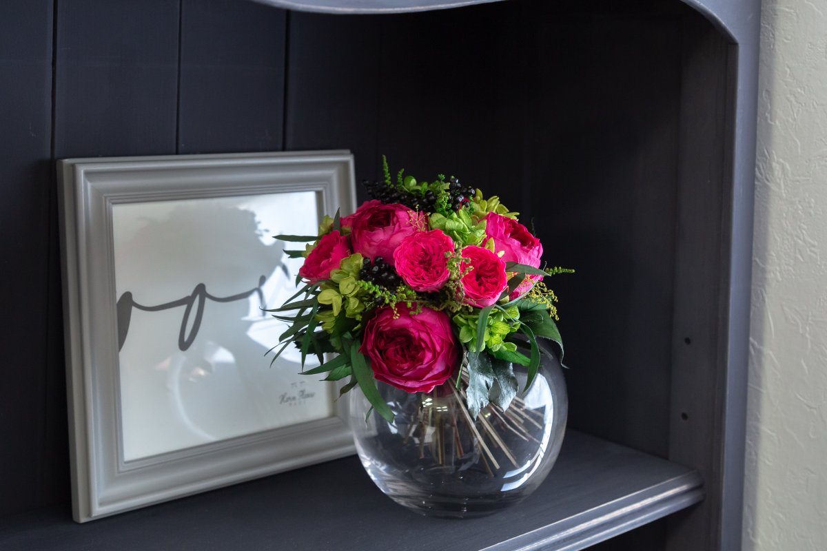 amorosa_japan's tweet photo. ガラス製の花びんつきの花束「イヴ」

ラッピングそのまま飾っても、付属の器に移し替えても。
またオプションのフレグランスオイルを使用すると、リアルなローズの香りをプラスできます。

https://t.co/nMnfULPjZ7

#AMOROSA #アモローサ
#AMOROSAMODERNO
#アモローサモデルノ
#FLOWERGIFT #GIFT #PRESENT
#プリザ #プリザーブドローズ #プリザーブドフラワー
#枯れないバラ #枯れないローズ #ギフト #プレゼント
#インテリアフラワー #周年祝い #開店祝い #開業祝い
#贈り物に最適 #贈り物にオススメ #プロポーズ #誕生日お祝い
#誕生日プレゼント #誕生日ギフト