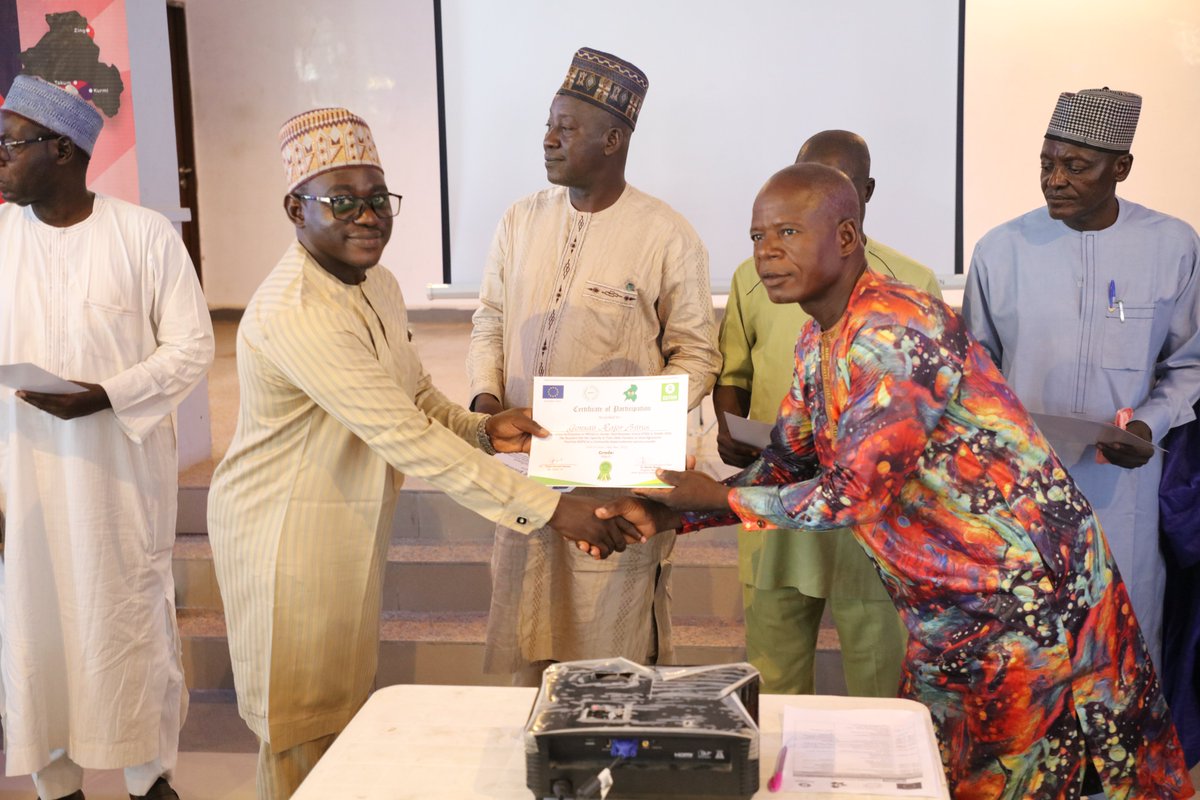 oxfaminnigeria's tweet photo. From 2020 to 2023 in Taraba State, we've trained over 80 Extension Agents and empowered 1715 Lead Farmers in Good Agri Practices, boosting yields by up to 80%. 
Innovation in Farmers' Field Business School and eco-friendly practices marked a new era. 

#PROSELLSuccess #AgriImpact https://t.co/VYSuSwhYGX