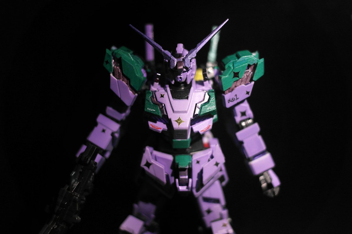 eltemporary's tweet photo. RX-0 a01専用機！１/１００ユニコーン、カスタムカラー、星デカール。ガンエヴォ村が滅ぼして前にできたよかったあああ

#あおいさん見て https://t.co/PPjTH9r5F2