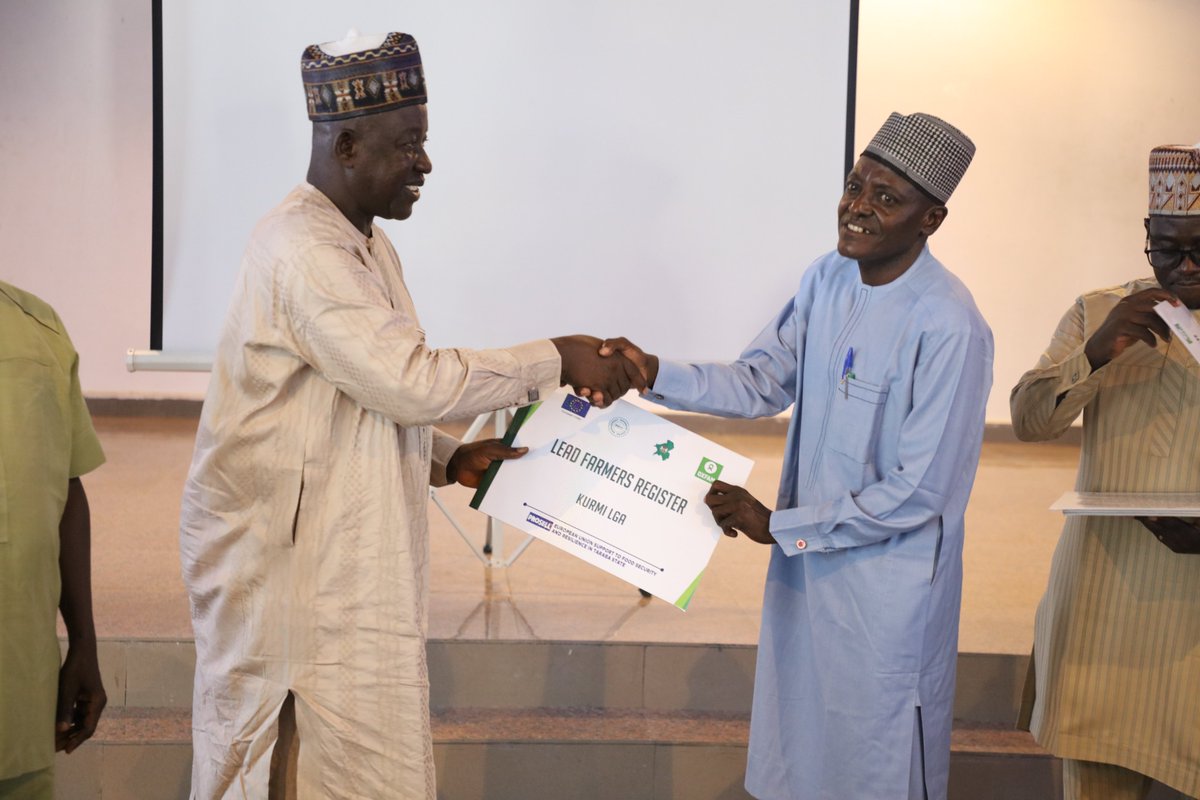 oxfaminnigeria's tweet photo. From 2020 to 2023 in Taraba State, we've trained over 80 Extension Agents and empowered 1715 Lead Farmers in Good Agri Practices, boosting yields by up to 80%. 
Innovation in Farmers' Field Business School and eco-friendly practices marked a new era. 

#PROSELLSuccess #AgriImpact https://t.co/VYSuSwhYGX