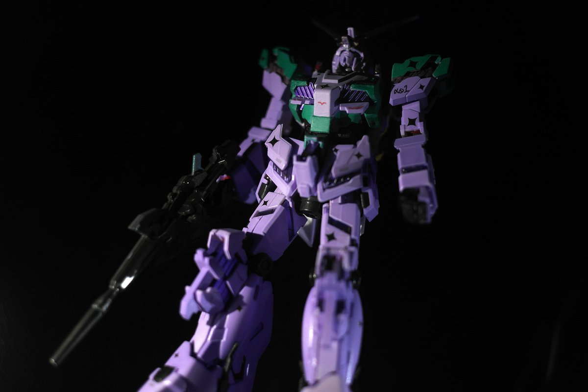 eltemporary's tweet photo. RX-0 a01専用機！１/１００ユニコーン、カスタムカラー、星デカール。ガンエヴォ村が滅ぼして前にできたよかったあああ

#あおいさん見て https://t.co/PPjTH9r5F2