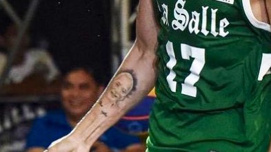 AnimoLozol's tweet photo. Wondering why KQ is kissing his arms before making a free throw?

Because it is where his Lolo DHA is tattooed—and he happened to visit him today. 

My MVP. 🥺💚 https://t.co/JapHwCqT4o