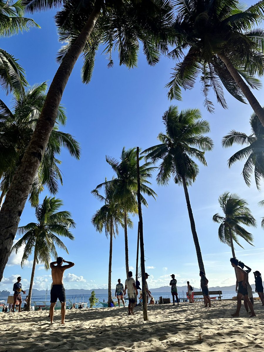 Currently in the Philippines 🇵🇭 having a read! Super inspiring, love reading about the success of other coaches abroad! Looking forward to my next chapter in January <a href="/BlaineMcKenna77/">Blaine McKenna</a> 👏🏼