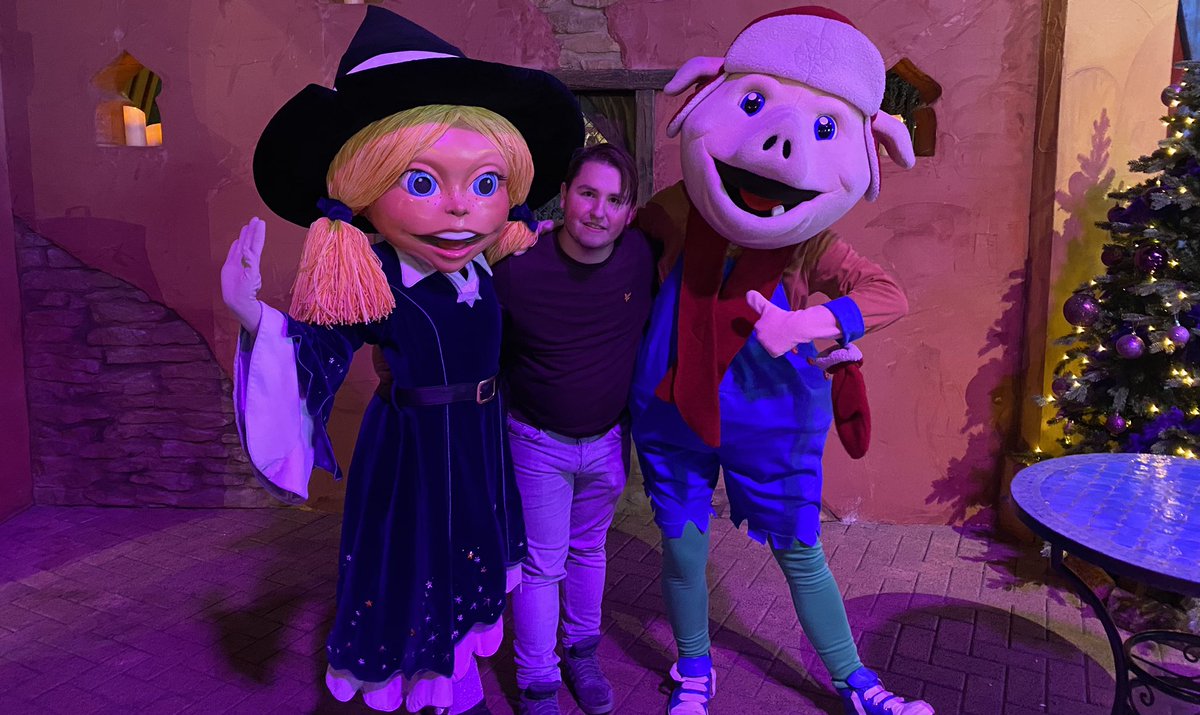 ignogrijmans's tweet photo. Heey allemaal ik heb un geweldig leuke zondag naar @toverland  winterfeest het was geweldig ook met mijn vrienden daar naar toe geweest en ook met toos en morrel ook weer gezien vind ik super gezellig entertainment van toverland is super geweldig en toverland ook @ToosToverhoed https://t.co/vT2dEwfT0e