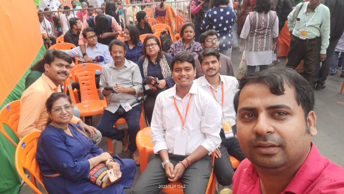 PratyushWB's tweet photo. কলকাতা চলো প্রতিবাদ সভার শেষ মুহূর্তের প্রস্তুতি। কেন্দ্রীয় স্বরাষ্ট্রমন্ত্রী শ্রীযুক্ত অমিত শাহ জির অপেক্ষায় আমরা সবাই।
#BonchitoderPaseBJP https://t.co/r65ftOIb9e