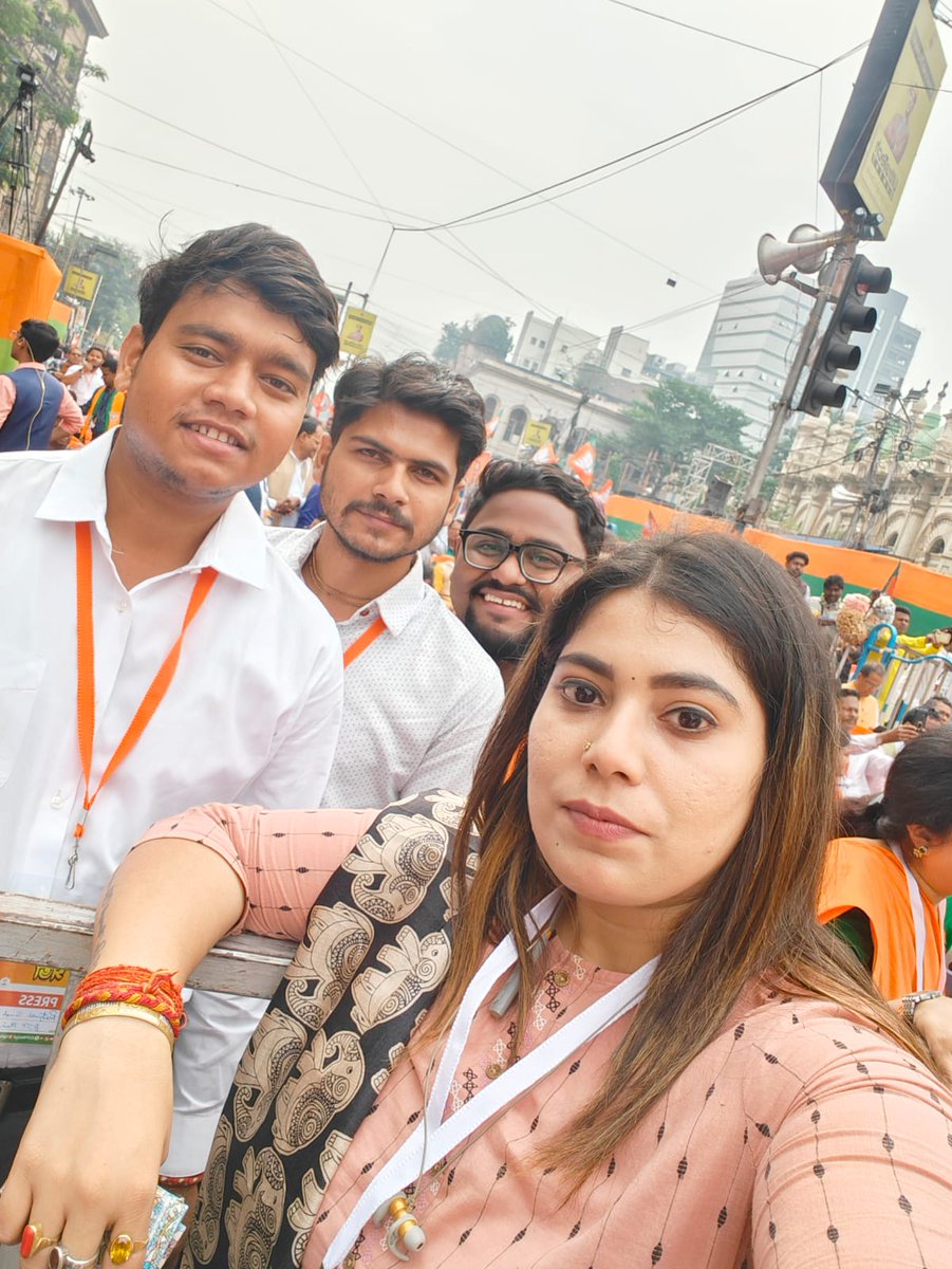 PratyushWB's tweet photo. কলকাতা চলো প্রতিবাদ সভার শেষ মুহূর্তের প্রস্তুতি। কেন্দ্রীয় স্বরাষ্ট্রমন্ত্রী শ্রীযুক্ত অমিত শাহ জির অপেক্ষায় আমরা সবাই।
#BonchitoderPaseBJP https://t.co/r65ftOIb9e