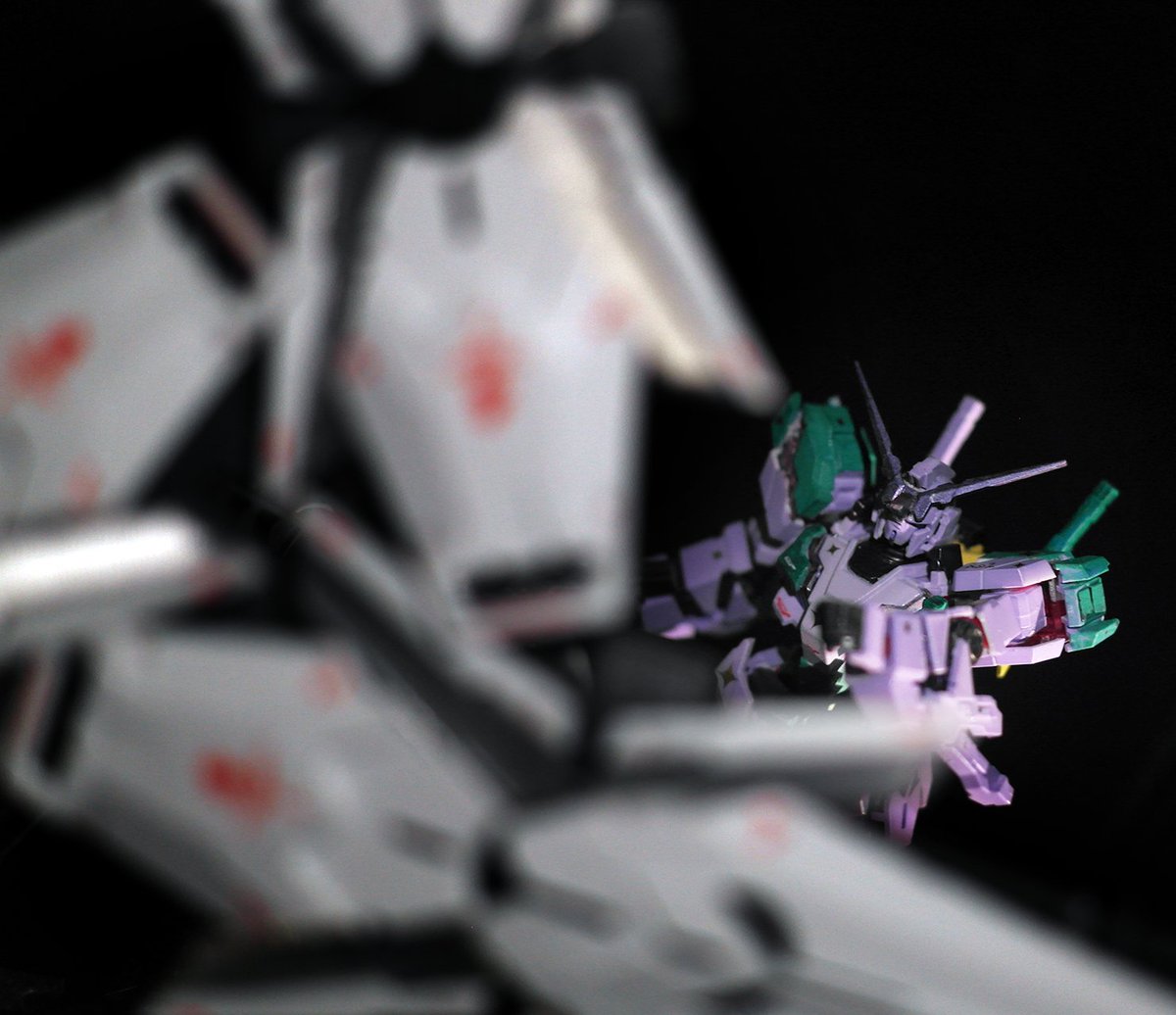 eltemporary's tweet photo. MGEXおにいー様から借りったシルドファンエル、バトスくんと格闘機勝負 https://t.co/r4JRdWZGYd