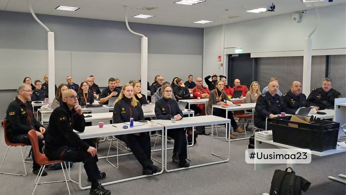 lupelastus's tweet photo. Aluehallintoviraston koordinoima Uusimaa23-valmius harjoitus pääsee vauhtiin. @lupelastus treenaa  alueen viranomaistoimijoiden, kuntien, hyvinvointialueiden, järjestöjen ja muiden kumppaneiden kanssa poikkeustilanteiden ratkaisemista, johtamista ja viestintää. #UUSIMAA23 https://t.co/69G9ORuZ9d