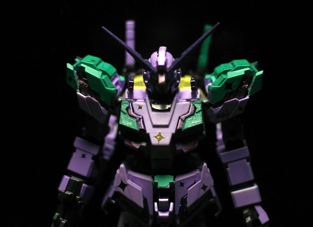 eltemporary's tweet photo. RX-0 a01専用機！１/１００ユニコーン、カスタムカラー、星デカール。ガンエヴォ村が滅ぼして前にできたよかったあああ

#あおいさん見て https://t.co/PPjTH9r5F2