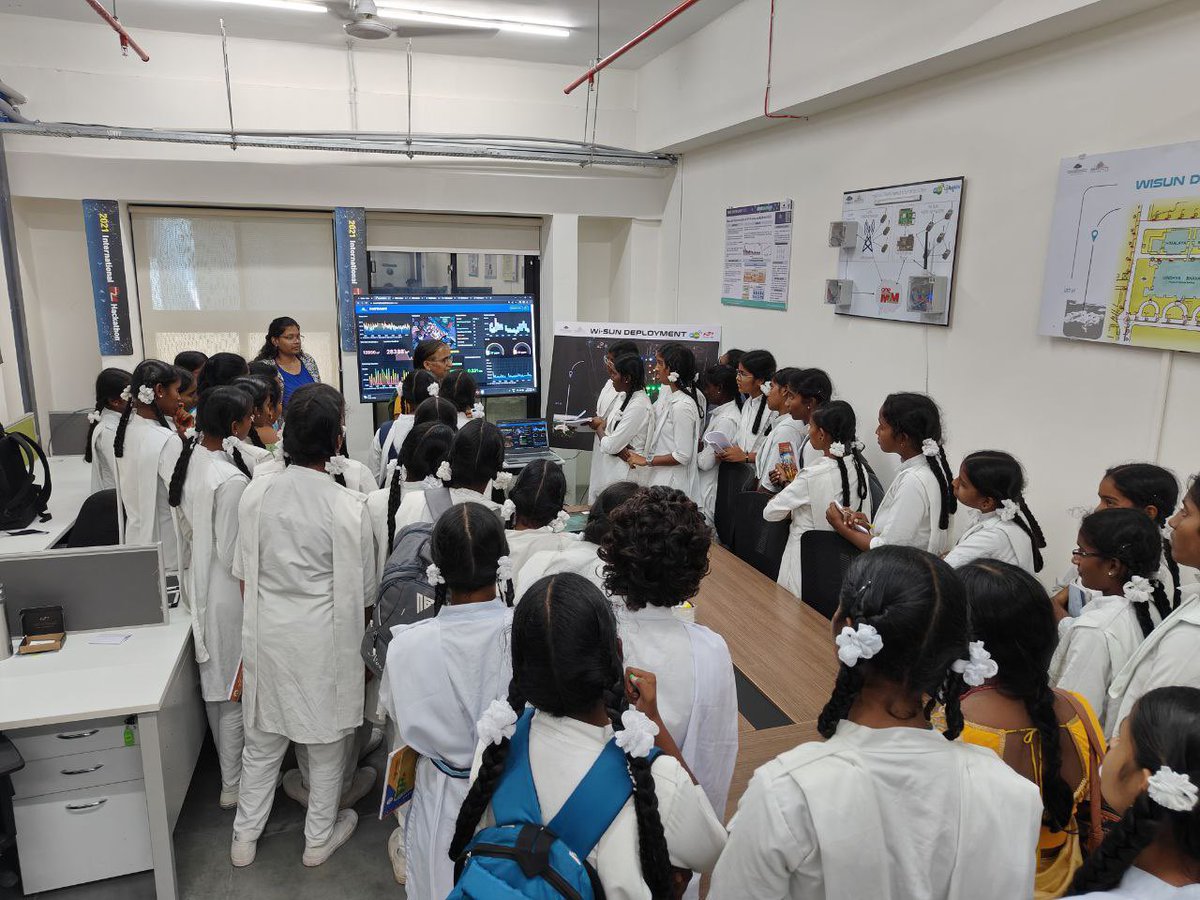 LivingLabHyd's tweet photo. Students from JNV, Jawahar Navodaya Vidyalaya  students visited Smart City
Living lab International Institute of Information Technology Hyderabad (IIITH)  and had a exciting interaction with Anuradha Vattem  (Lead Architect)

@iiit_hyderabad https://t.co/402PZAvvQ5