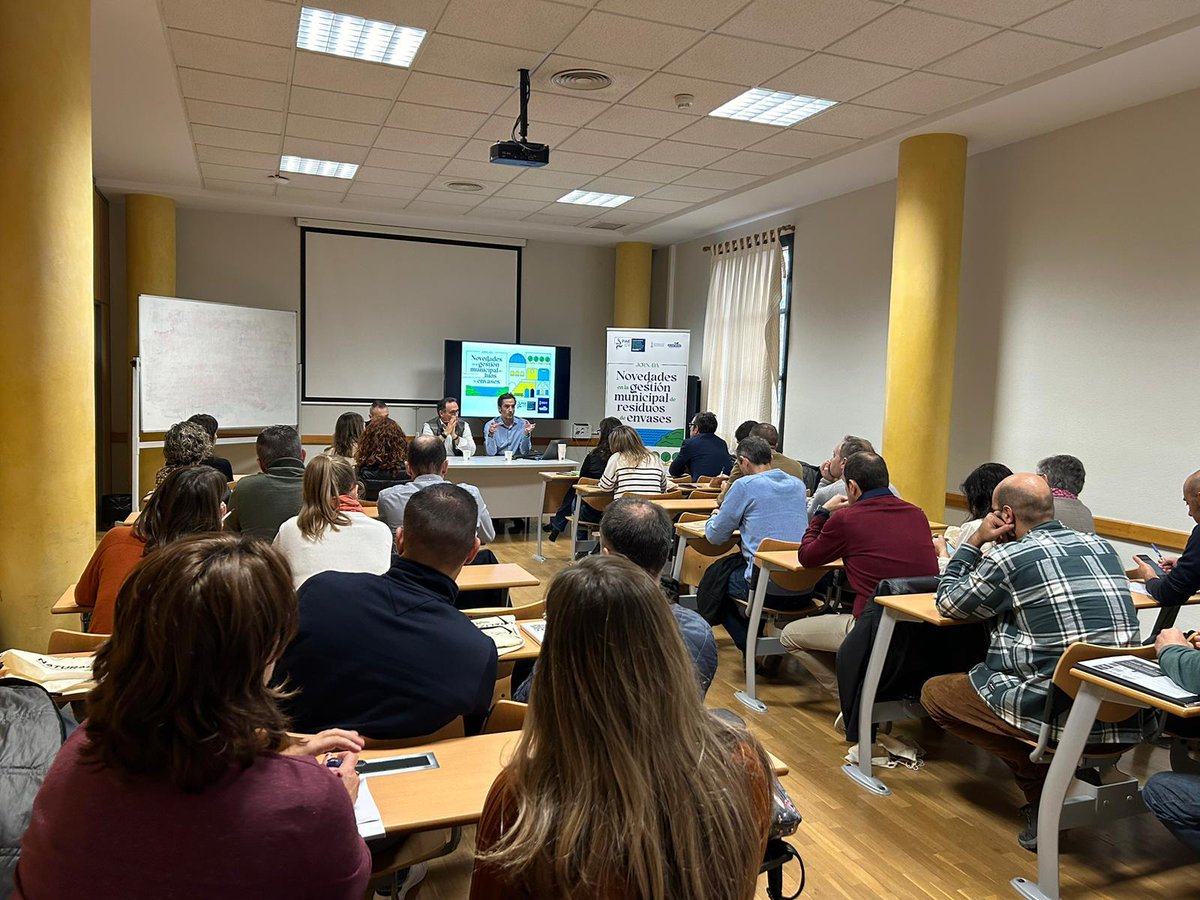 Desde <a href="/ecoembes_com/">Ecoembes Comunica</a> agradecemos <a href="/AytoSagunt/">Ajuntament Sagunt</a> y a las #entidades #locales #Castellón #Valencia por su participación en la sesión #gestión #residuos #envases <a href="/broseta_es/">BROSETA</a> <a href="/Imedes/">Imedes</a> La importancia de la colaboración público-privada como clave del éxito para avanzar #Economia #circular