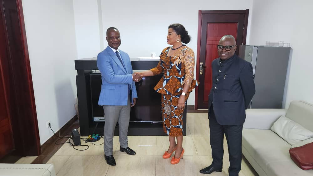 Meeting avec Mr MOUANDZIBI NDINGA Paul Nestor, Dir Gl de Global Business Congo et  par le Secrétaire Permanent du comité de concertation et du dialogue économik entre le secteur privé et les administrations publik Mr Gervais BOUANGA pr la promotion des relations Tg et Brazza.