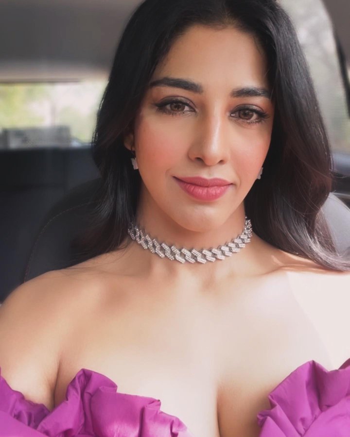 GAFR5rmaAAAbIli?format=jpg&name=900x900