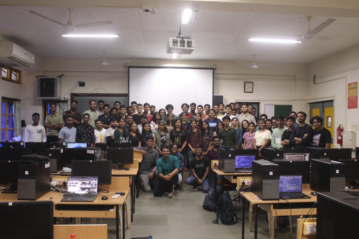 Hey Community ✨ It's show time 🚀 recently we conducted #eduhubroadshow in Goa at PCCE with 100+ audience they built and deploy their 1st smart contract 🙌 #community #web3