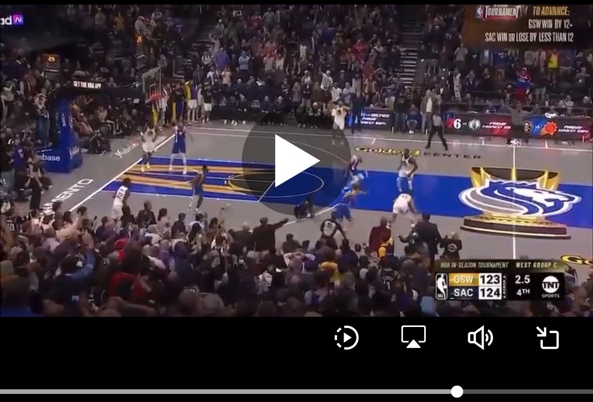 sneaks213's tweet photo. @LVProBettor @TheOneFortyPlus @CuffsTheLegend Looks like that’s 2.5 when still picking up the ball. Hard to have eyes on klay at that time. He put up a bad shot but there is no mistrust in klay. https://t.co/3pQy5tC1Xm