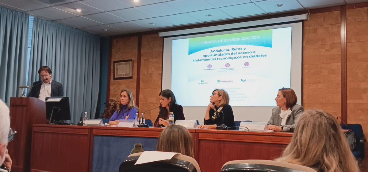 Jornada de debate sobre tecnología aplicada a la diabetes en <a href="/RICOMSevilla/">Colegio de Médicos de Sevilla</a>, con las Dras #MarisolRuizdeAdana y #SandraGonzalez y <a href="/ana_alvarez1/">Ana Álvarez</a> <a href="/fadadiabetes/">FADA Andalucía Diabetes</a>. Mucho conseguido en <a href="/saludand/">Consejería de Sanidad, Presidencia y Emergencias</a>, nuevos retos aún por conseguir. Ilusionada con el futuro de #diabetESP.
