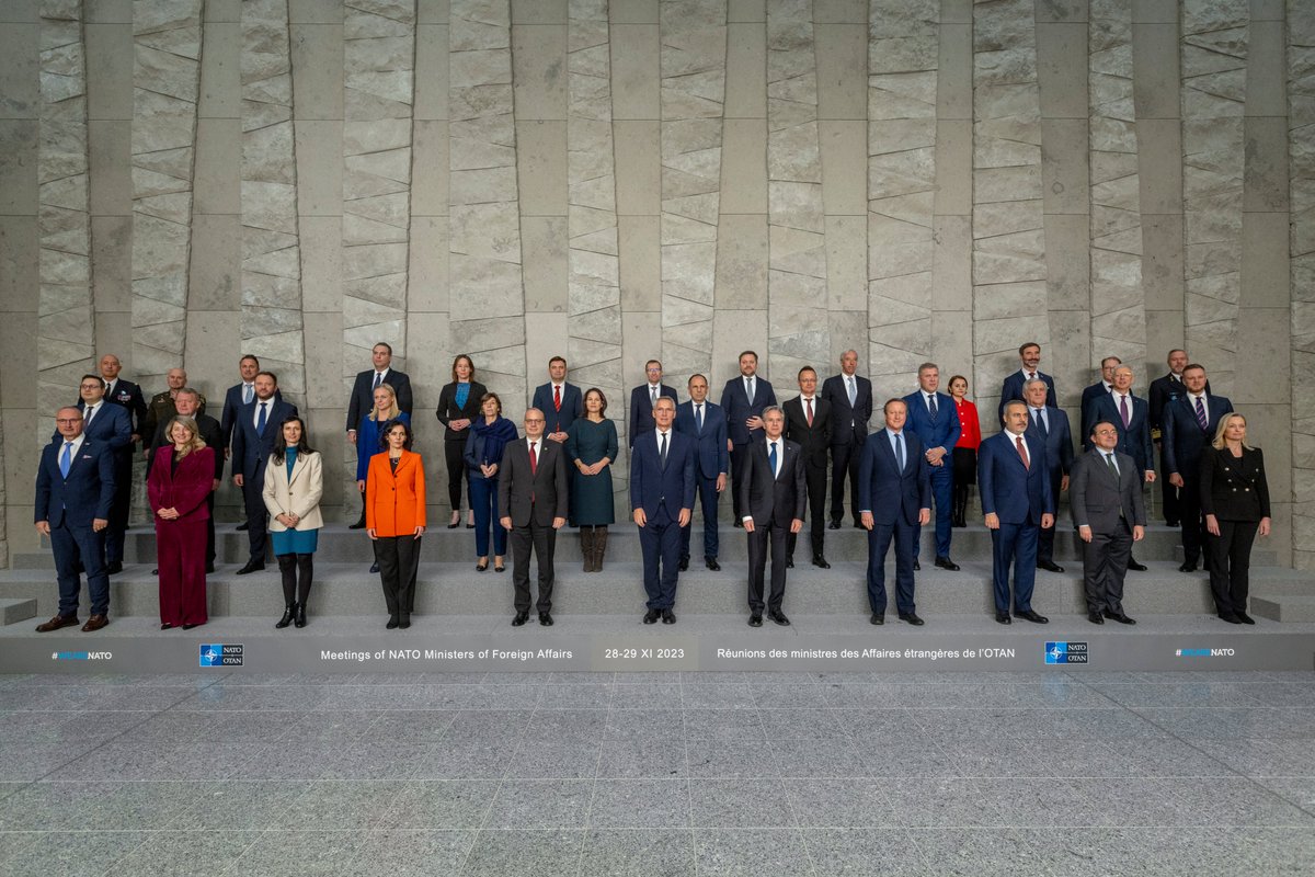 📸Family photo at #NATO Foreign Ministerial in #Brussels yesterday #ForMin #WeAreNATO #NousSommesLOtan #StrongerTogether