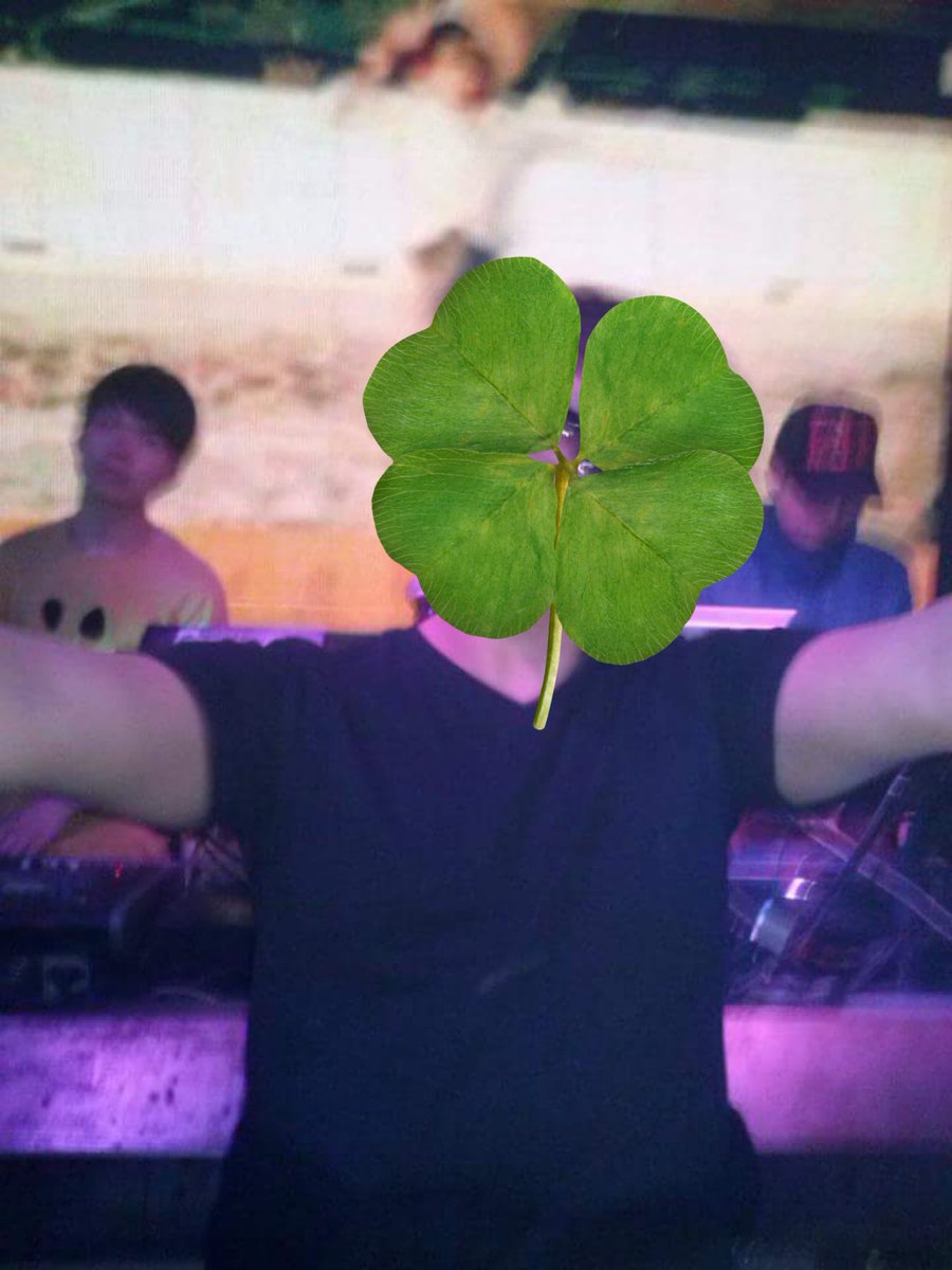 십여년전 유학할때 진짜 사람 하나 없는 클럽을 살려보겠다고 클럽 사장님한테 우리 한번 믿어보라고 살리면 그때 돈 달라하고 스무살 한국인 꼬맹이 세명이서 얼마나 노력을 많이 했던지 ㅋㅋ 근데 그때가 가장 재미있게 일했던 순간이 아닐까? #대구