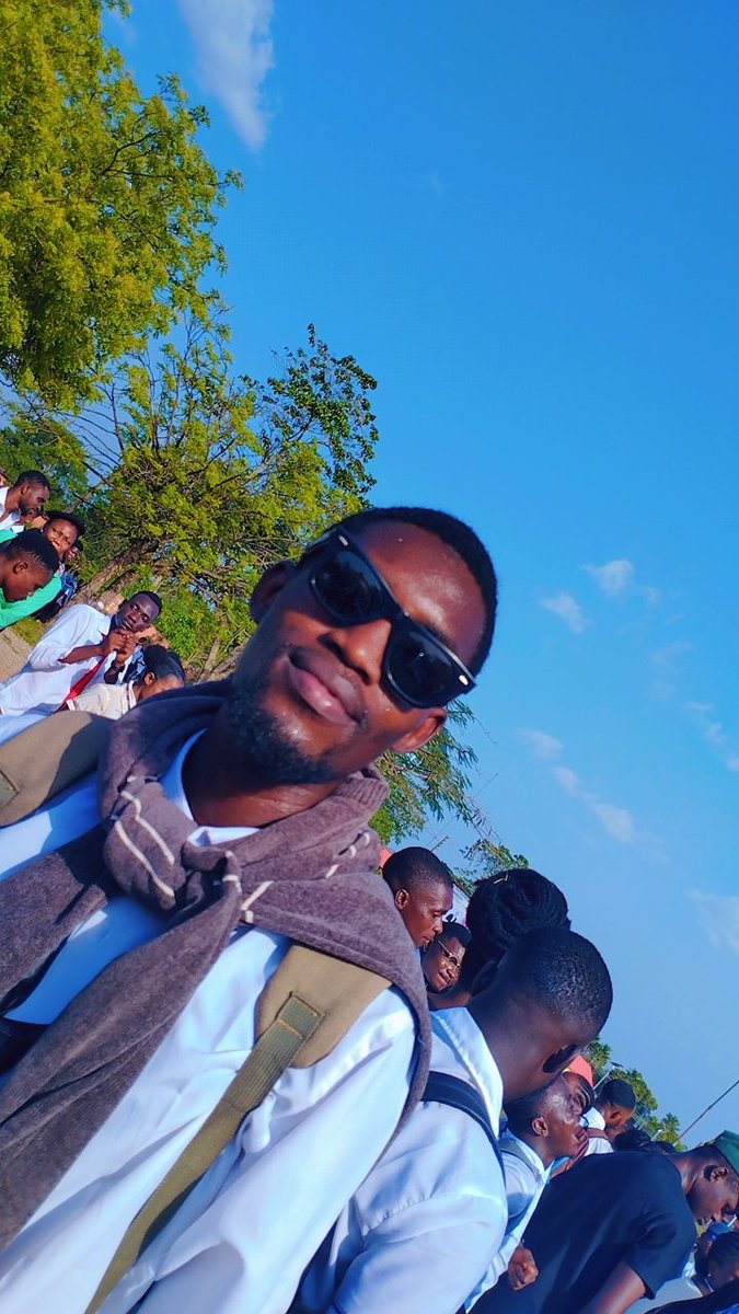 iamshollyyoung's tweet image. I had my back to school on Monday, marking my last days as an undergraduate student.

#InvictaClass22 #ClassInvicta #invictaclass22week #BacktoSchool