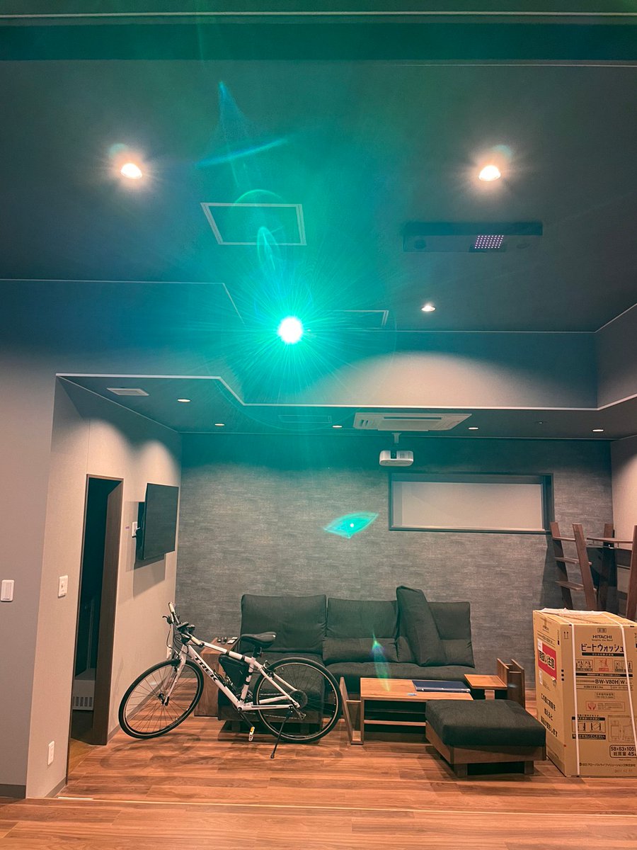 golf_gpro's tweet photo. ⛳【設置事例のご紹介】⛳
福利厚生でのwing-Dの導入設置事例をご紹介致します!
兵庫県にて天井センサー導入です。
キレイなショールームとなっております!✨
これでゴルフの上達間違いなしです!🙆♀️🙆
#福利厚生 #xswing #天井センサー #室内ゴルフ #ゴルフシミュレーター #株式会社gpro https://t.co/Fz5zcMWExy