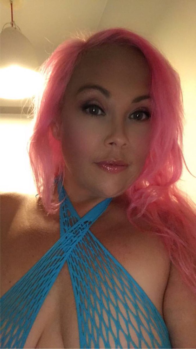 Amy53303807's tweet photo. https://t.co/2xIZNucTOW

Come sub for free to my page on Onlyfans https://t.co/f2sMbMORog