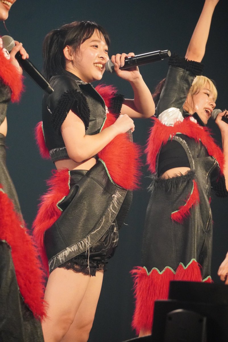 Gorenjyai2go's tweet photo. PIGGSのおもち担当きんちゃんです👊
「NAKED BORN NAKED DIE 」はライブでめっちゃ盛り上がるよね✨
こんな真剣な表情のきんちゃん、見たことないってぐらいカッコよかった!まっすぐPIGGSとして自分の道を貫きます!
#PIGGS
#FULLBIT https://t.co/8GzUKYFEmm