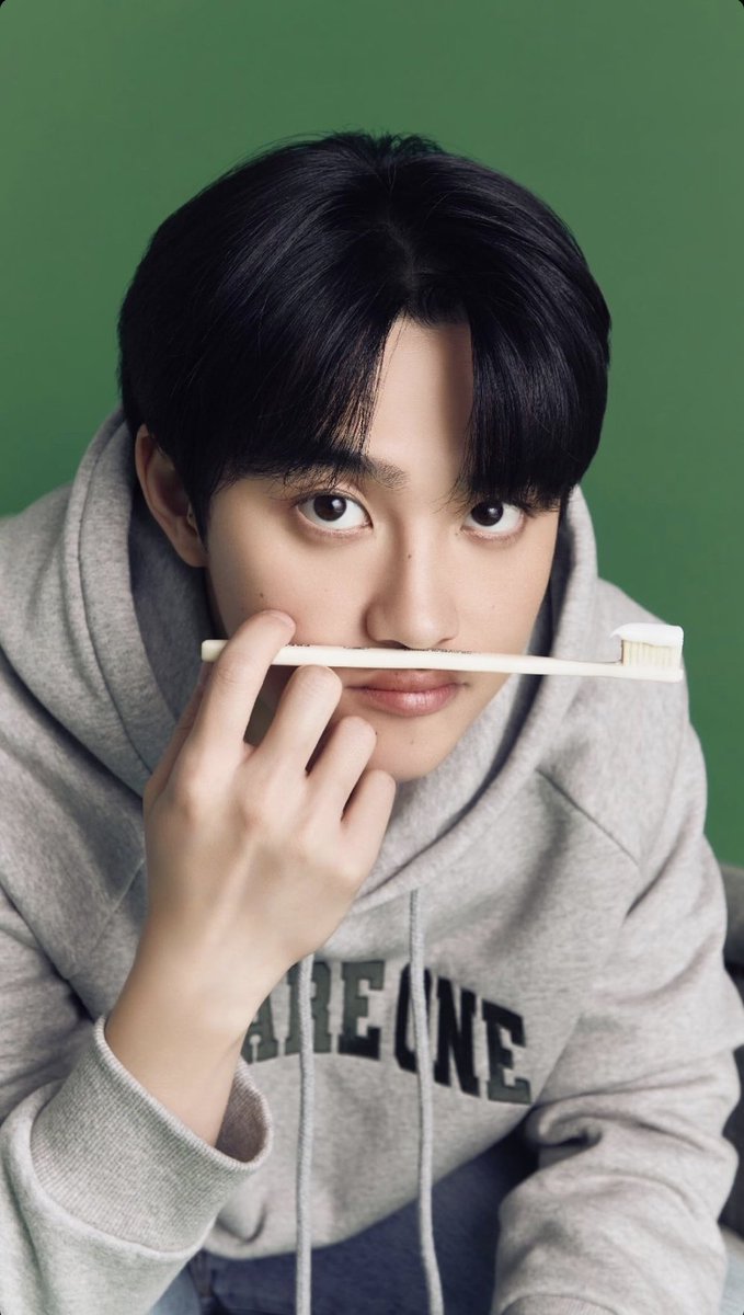 dutamcd's tweet photo. I NEED THAT WE ARE ONE HOODIE #EXO https://t.co/w0VlBf9upF