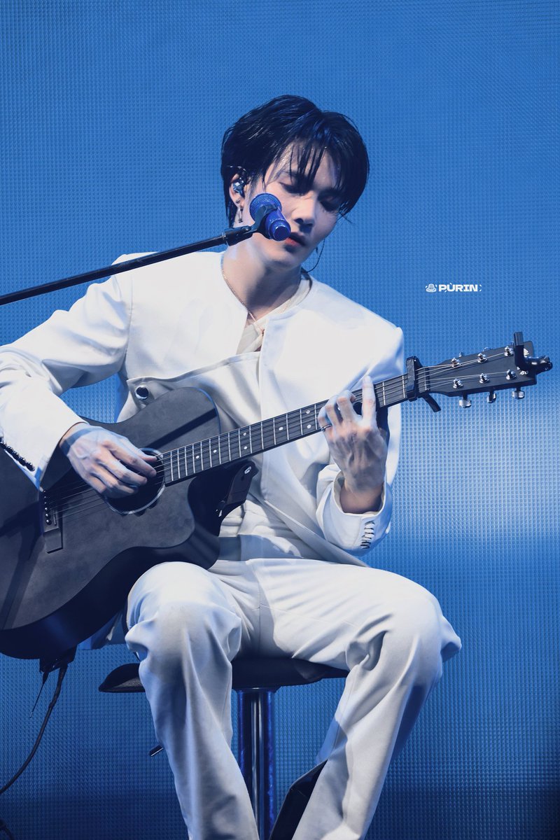 Sexy guitarist Biu. 💙

I vote @JakeB4rever 
#NETIZENSREPORT #BuildJakapan for Asian Celebrity of the Year #ACOTY2023
#ACOTY2023BuildJakapan @thenreport