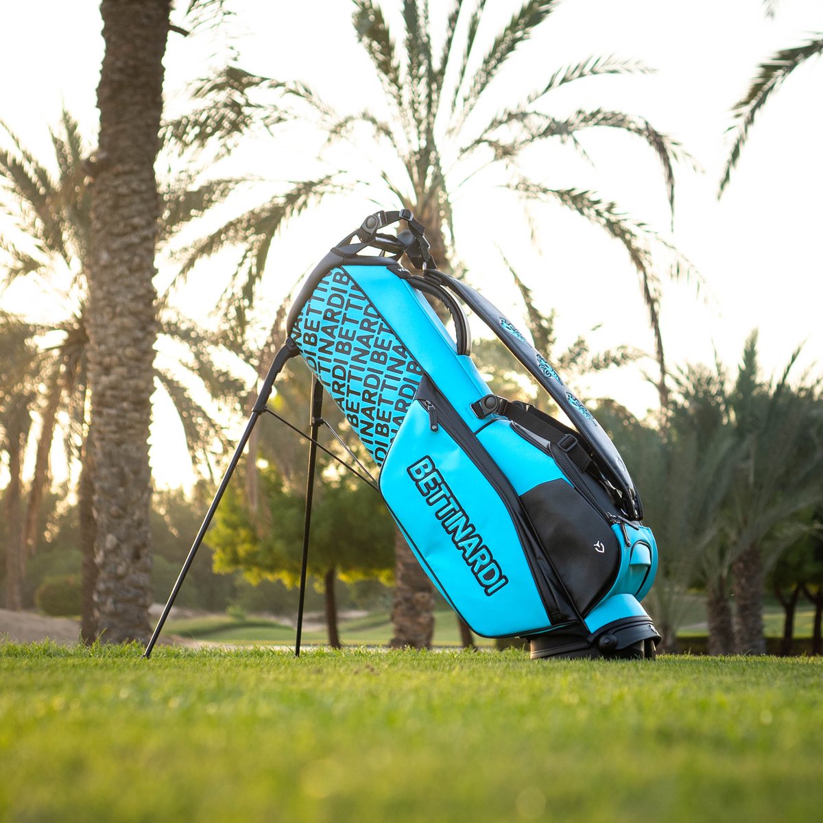 eGolfMegastore's tweet image. Limited Edition Bag Alert! 🚨

Introducing the Vessel x Bettinardi VLS LUX Fat Cat Stand Bags.

Available at #eGolfMegastore now. ⛳️

__
#GolfLuxury #LimitedEditionStyle #VesselxBettinardi #FairwayElegance #GolfingOpulence #IconicDecals #StandBagChic #ElevateYourSwing