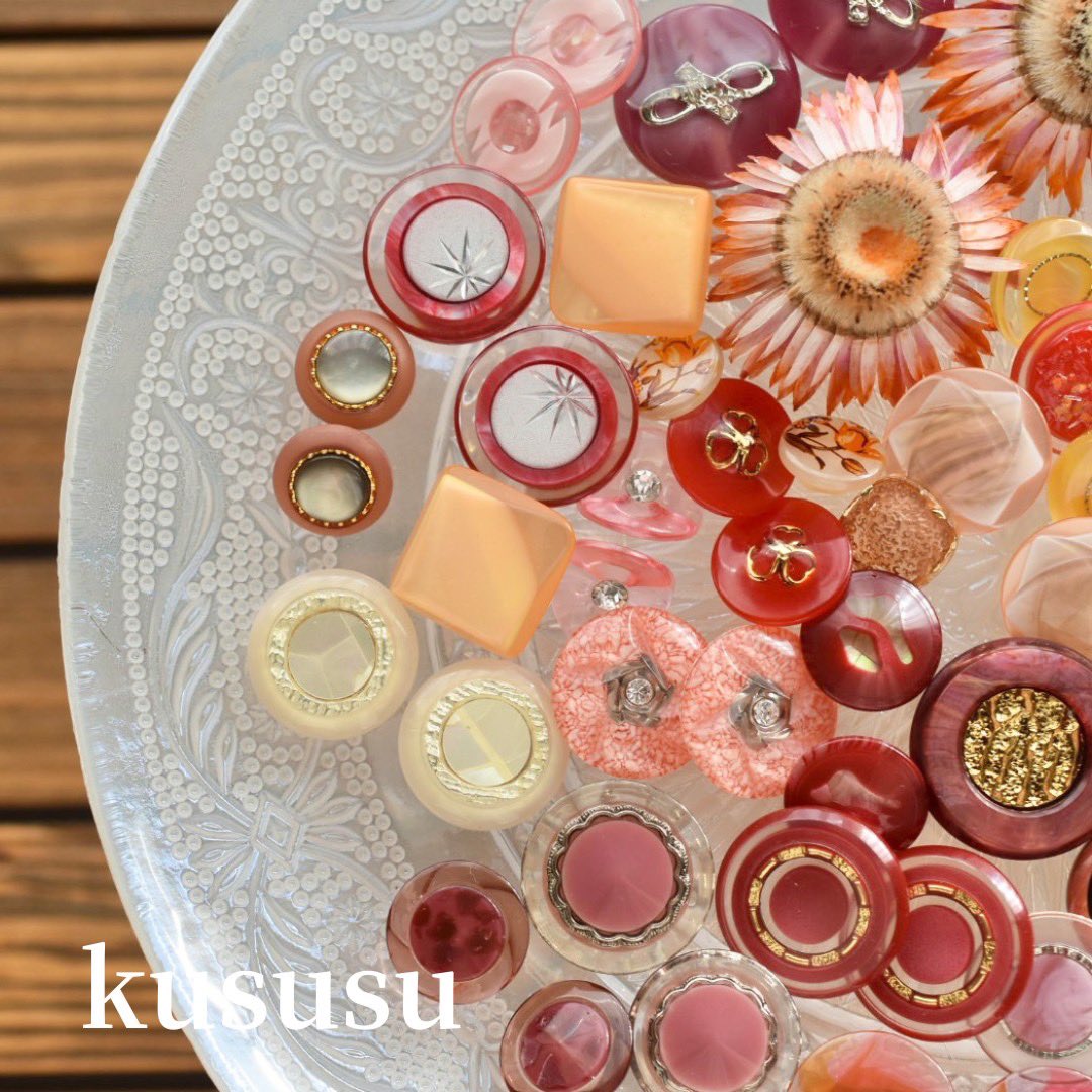 kususu_button's tweet photo. いよいよ明日から「素材博覧会 神戸 2023秋」スタートです！
今年ラストの関西出店となります。
そして、約半年ぶりの神戸です。
たくさんの方々にお会い出来ることを楽しみにしております。
それにしても久しぶりの出店でちょっとワクワクしてます。
今日は肉まんを…
#素材博覧会 https://t.co/oGpjQj8igH
