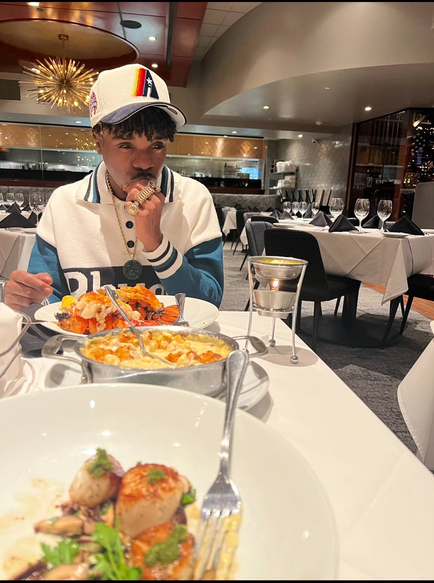 9upForJway's tweet photo. Twenty plates, we at Fleming's, it's a potlucc🍽️🏆 https://t.co/Oq7sSE0w00