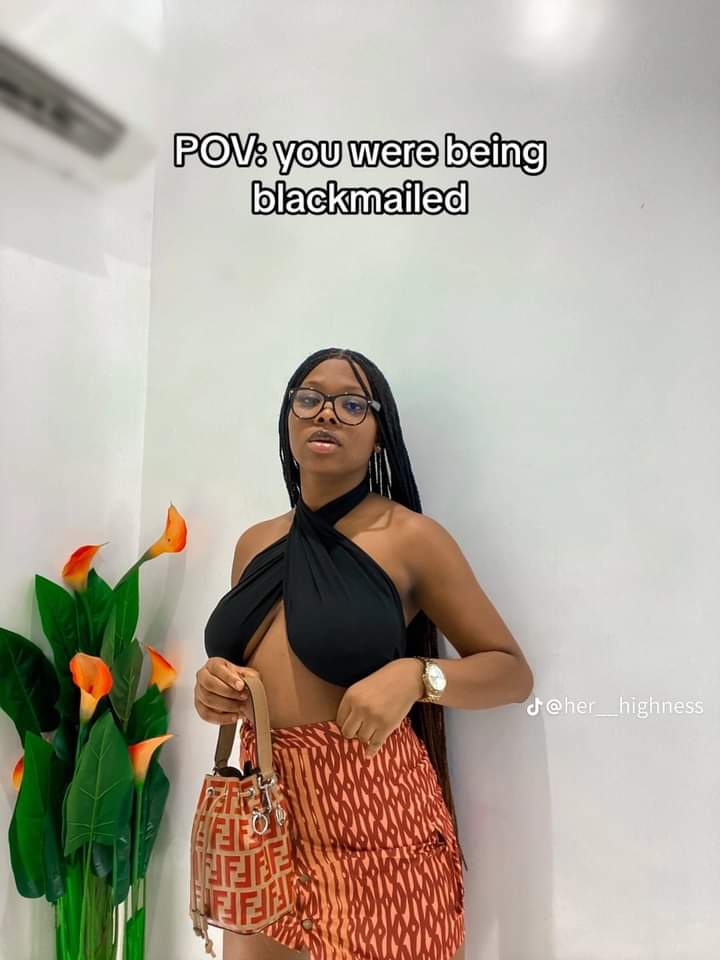 _agneeess's tweet photo. Lady shares the chat she had with someone who tried to blackmail her.

A thread 🧵 https://t.co/QDIoNKMKNF