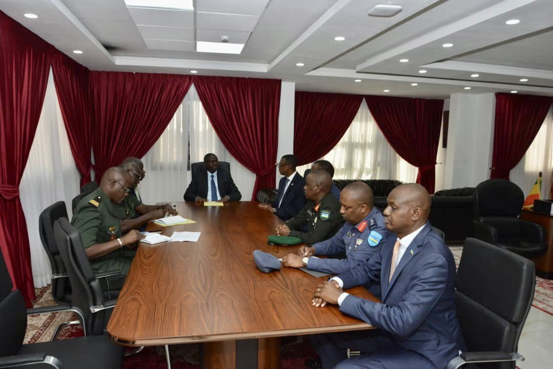 NtamakemwaP's tweet image. Le ministre d&apos;État @KabarebeJames a également rencontré l&apos;honorable El Hadji Omar Youm, ministre des Forces armées du Sénégal, en marge du #FDD2023.  . @RwandaMFA .@RwandaMoD .@JPKarabaranga. #RwandaWorks
