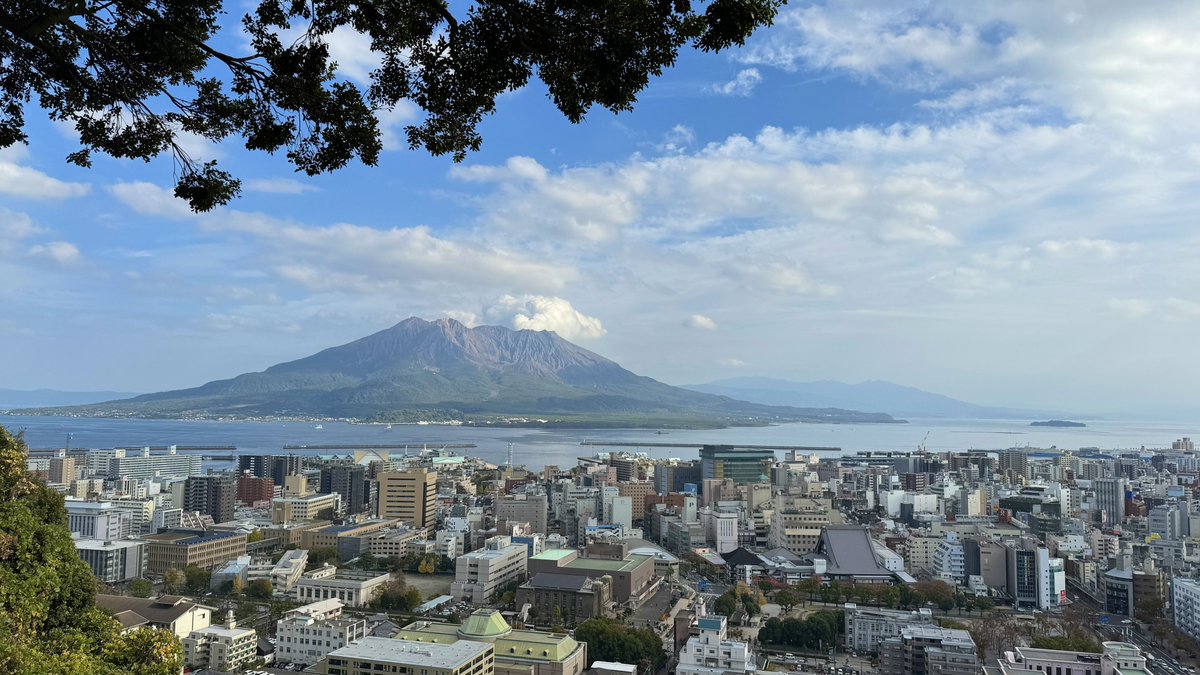 sau_coc's tweet photo. 鹿児島初上陸からの桜島⎛˶'ᵕ'˶ ⎞

煙もくもくだし、潜水艦も見える👀 https://t.co/hR2wFNoEzP