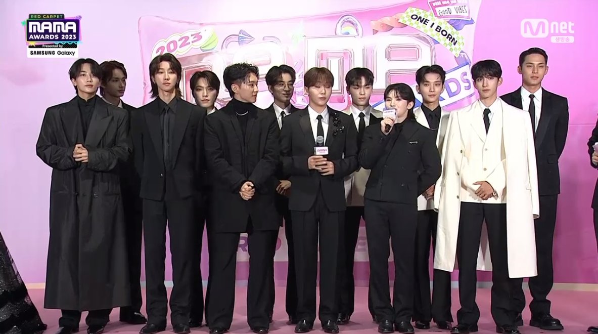 Ujoo_kaolee's tweet photo. MC : เคล็ดลับในการประสบความสำเร็จคืออะไร พอจะบอกได้มั้ยครับ?
อูจี : ก็คงจะเป็นความลับนะครับ 
555555555555555555555 #SEVENTEEN #MAMAAWARDS #MAMAAwards2023 https://t.co/7UVFELQcEP