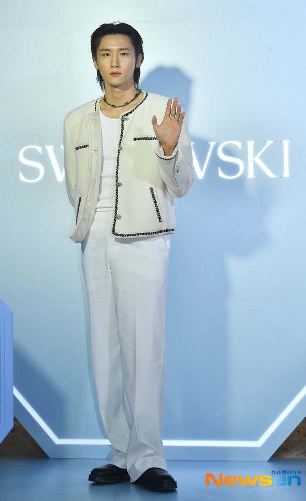 theseoulstory's tweet photo. 📸 MONSTA X Shownu &amp; I.M at SWAROVSKI’s store opening event today 🤍 @OfficialMonstaX https://t.co/7YWgqkVu1O