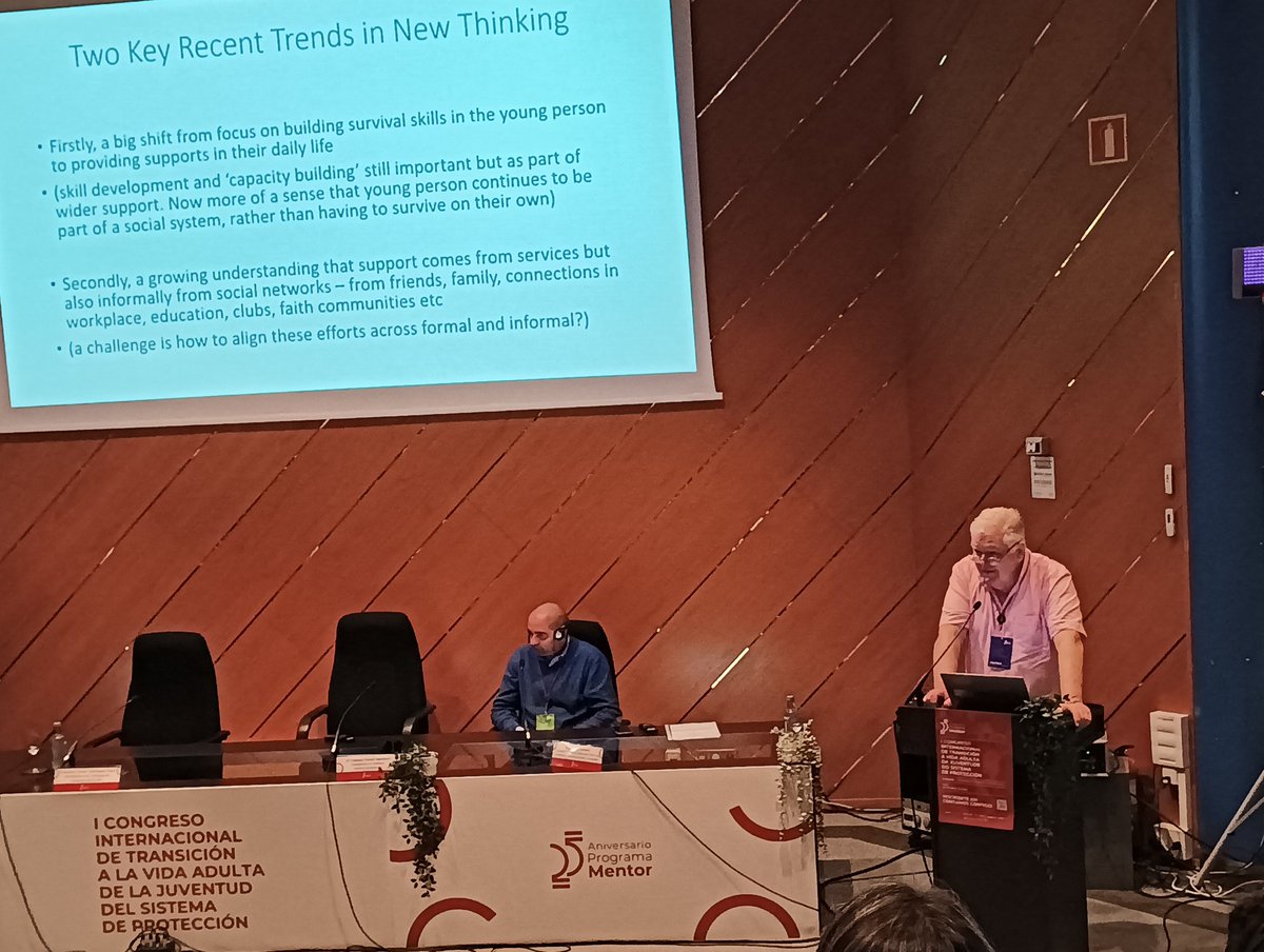 Comienza el disfrute de todas las personas que prestamos atención a #adolescentes y #jovenes en su transición a la vida adulta, en el Congreso de #Ourense organizado por <a href="/igaxes_ong/">igaxes</a> y en el que <a href="/RobbieGilligan/">Robbie Gilligan</a> nos da la visión internacional #ningúnmozosinfuturo