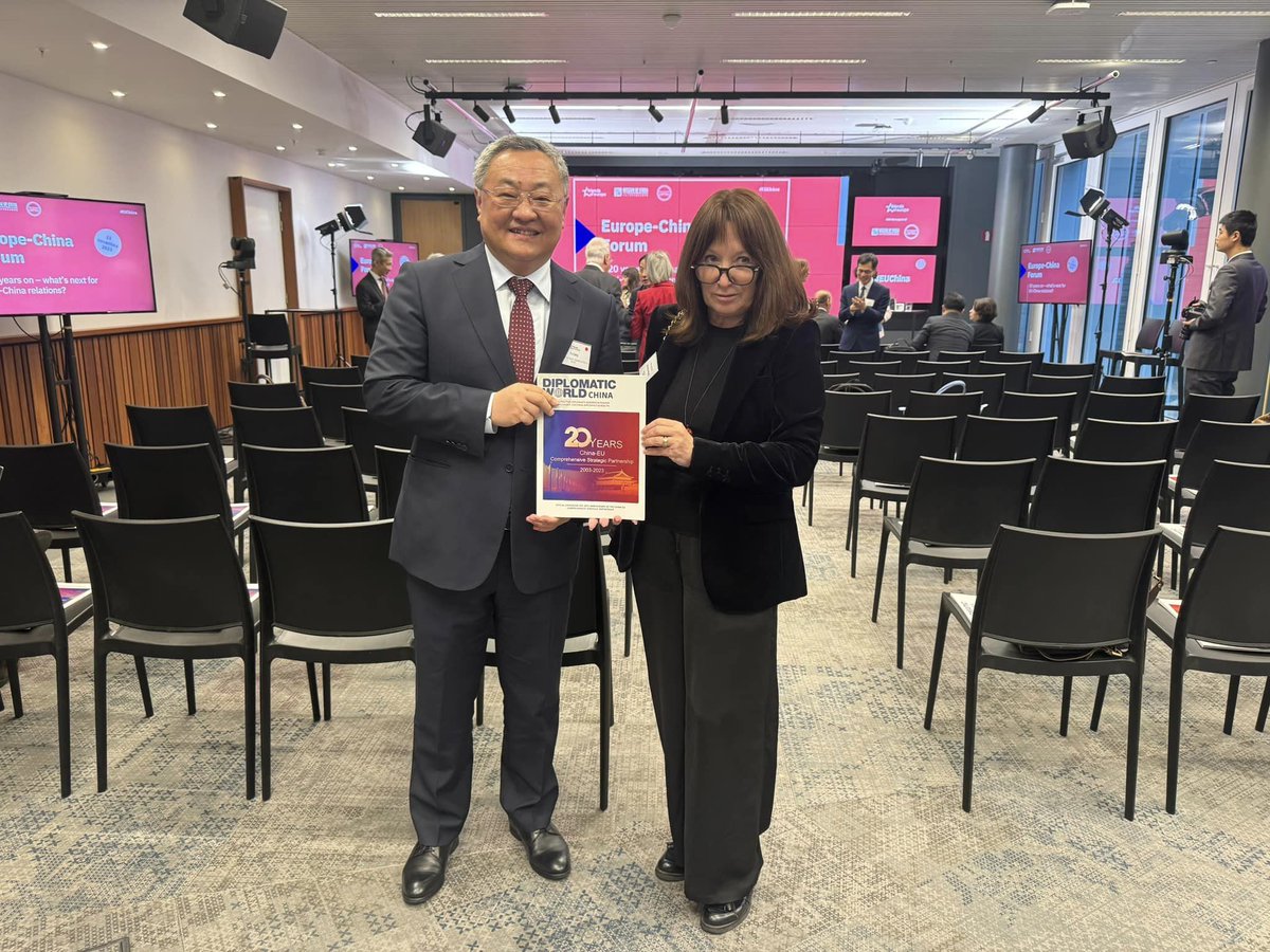 Pleased to present the Special Edition of @DiploWorld devoted to the 2⃣0⃣ Anniversary of the #China-EU Comprehensive Strategic #Partnership 🇨🇳🇪🇺, compiling the views of leading voices from diplomacy, business, academia, culture, tourism & other fields. yumpu.com/en/document/re…