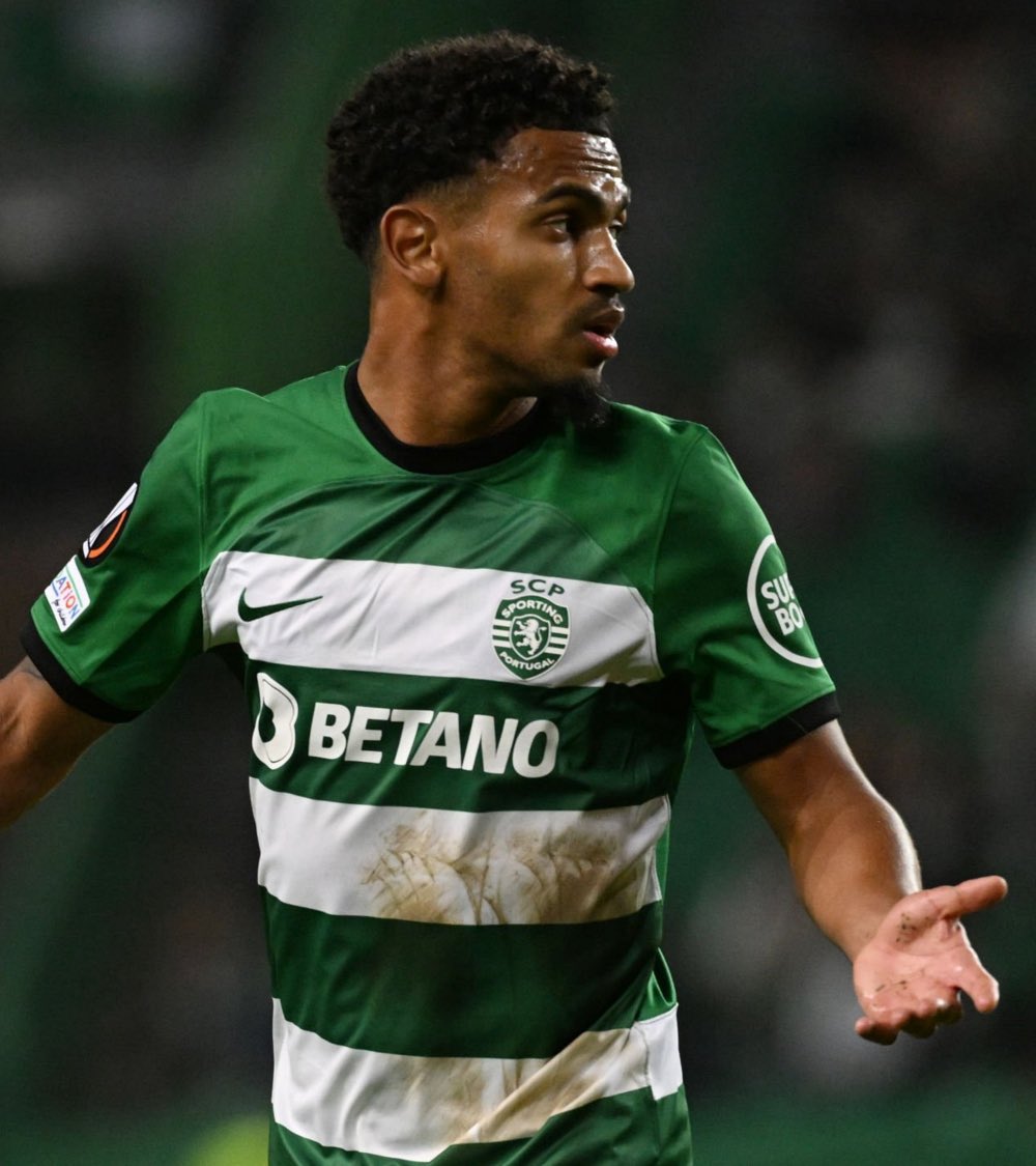 B24PT's tweet photo. Marcus Edwards sofreu um aparatoso acidente de carro a caminho do treino do Sporting, informa @Record_Portugal 

Encontra-se bem, na companhia de responsáveis do Sporting, mas ainda será observado pelo departamento médico do clube. https://t.co/RdZq2zmTiy
