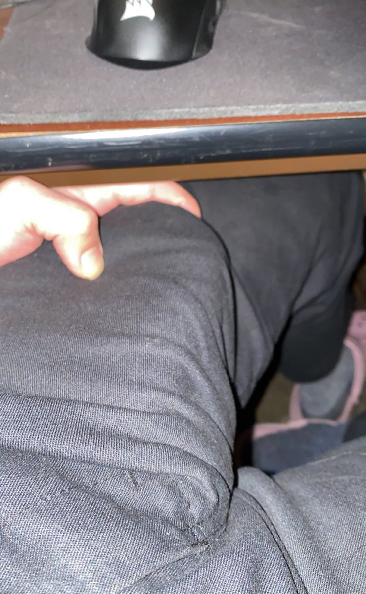 Horny while gaming need a girl under my desk #nsfwtwt #horny