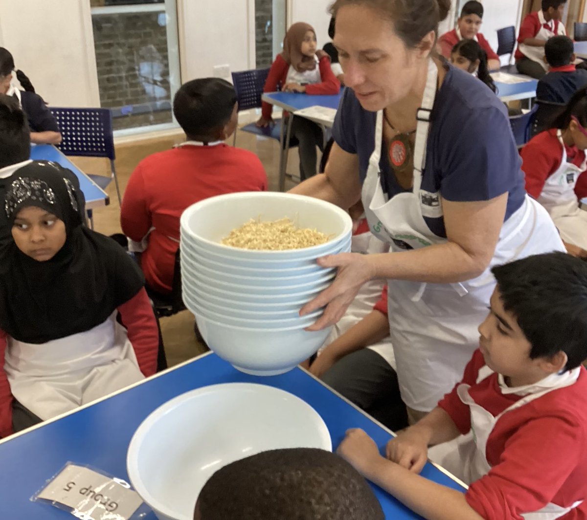 MayflowerSch's tweet image. We (year 5) had our bread making sessions with Cassie and bakers.
#BreadMaking #Gardening #Year5 #HockneyClass #UKS2