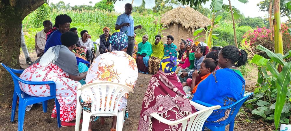 OkebaUganda's tweet photo. We've wrapped up profiling 1400 farmers, achieving our target. The final group in Bwiriza Parish, Kyaka2 Refugees Settlement is now part of the #SMILESProject. https://t.co/FOyMDz0iMS