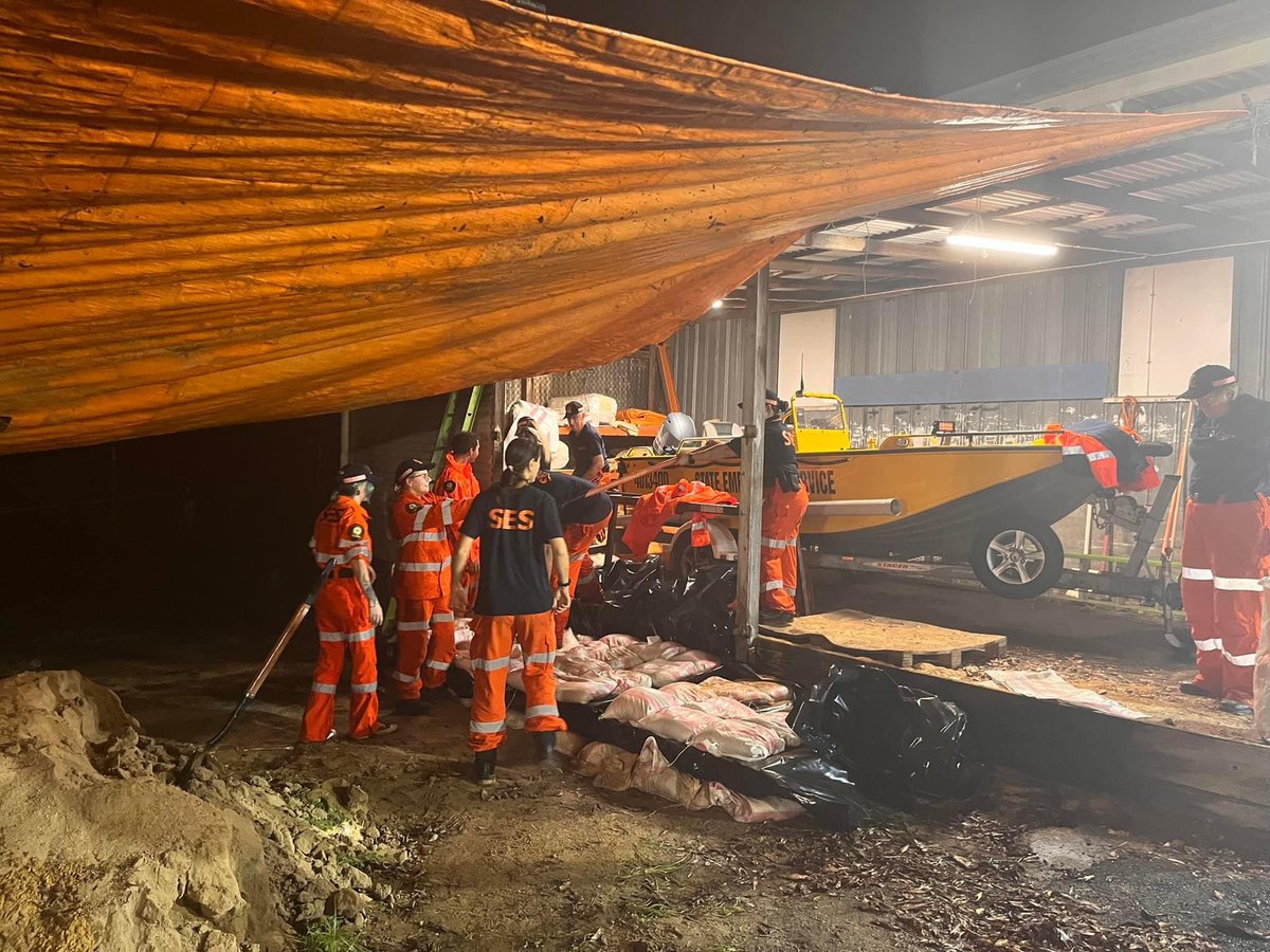 nbrses's tweet photo. Storm Damage training doesn’t get any more realistic than this with the Humid and Wet conditions on Tuesday night, getting our sandbag pile ready for the community with forecasted storms around ⛈️ 

Well done team 💪🏼 https://t.co/bChDAfluUN