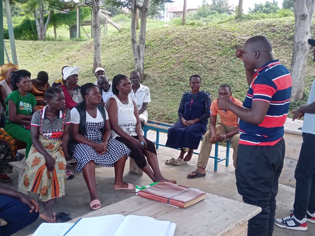 OkebaUganda's tweet photo. We've wrapped up profiling 1400 farmers, achieving our target. The final group in Bwiriza Parish, Kyaka2 Refugees Settlement is now part of the #SMILESProject. https://t.co/FOyMDz0iMS
