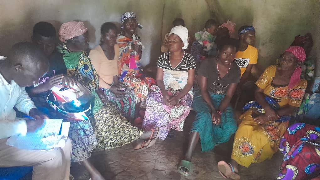 OkebaUganda's tweet photo. We've wrapped up profiling 1400 farmers, achieving our target. The final group in Bwiriza Parish, Kyaka2 Refugees Settlement is now part of the #SMILESProject. https://t.co/FOyMDz0iMS
